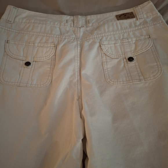 Hydraulic Women's Cream Capris Pants - Picture 6 of 10